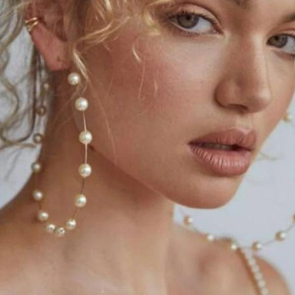 ◇Beth◇ Pearl Gold Hoops - Picture 2 of 4